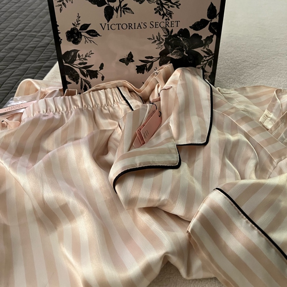 NWT VICTORIA'S SECRET Satin Long PJ Set